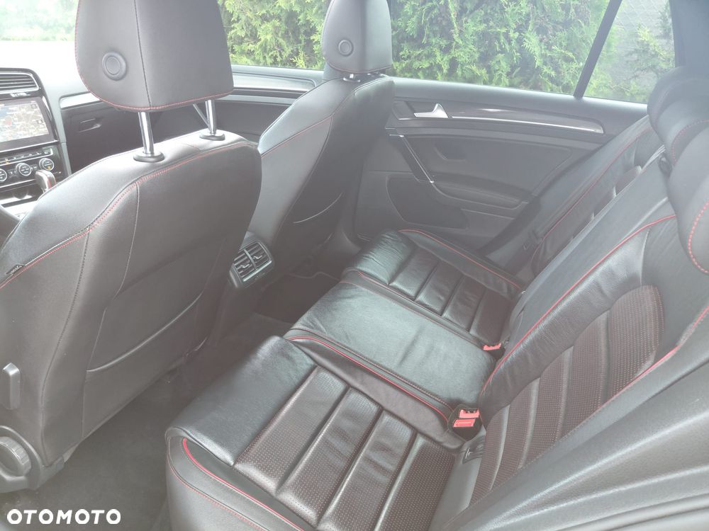 Volkswagen Golf - 37