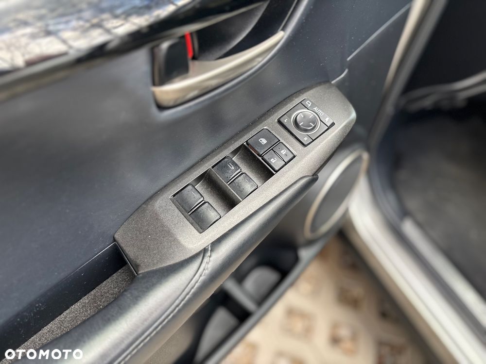 Lexus NX 300h Elite AWD - 26