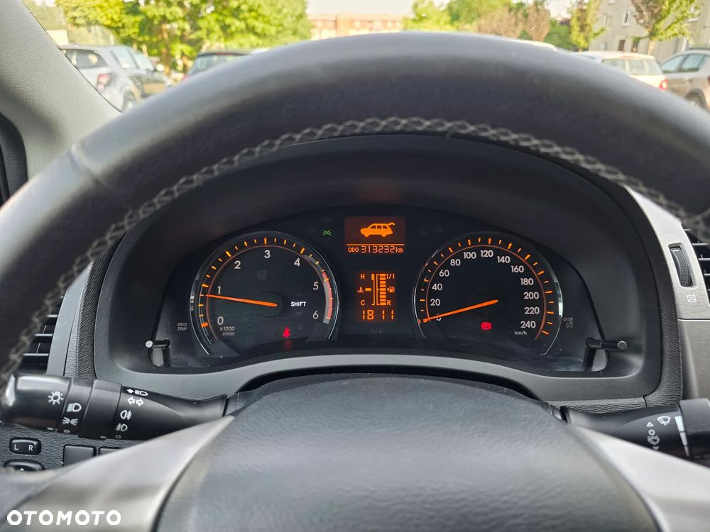 Toyota Avensis 2.0 D-4D Sol plus+NAVI - 19