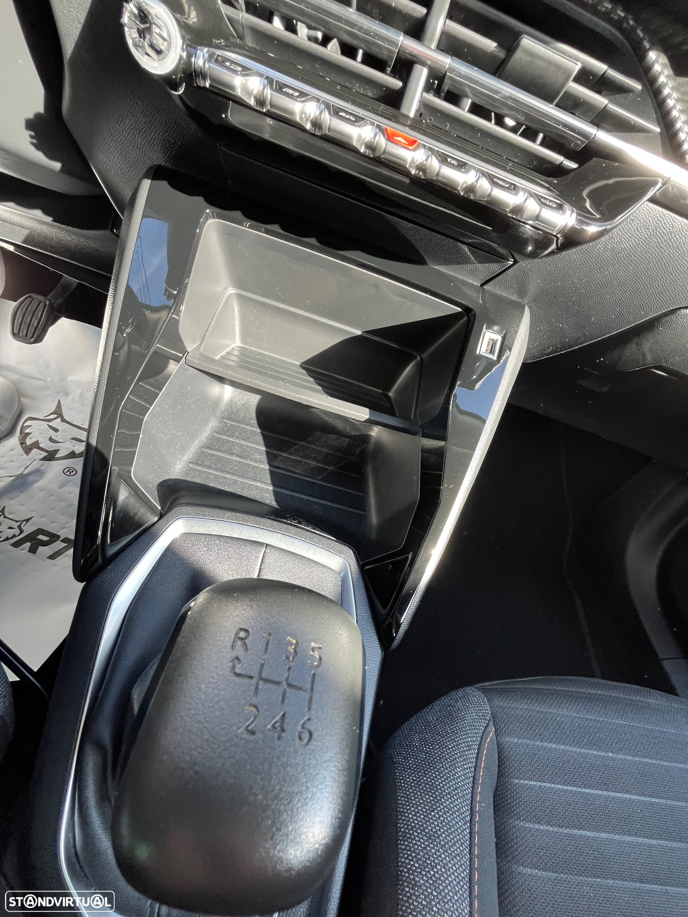 Peugeot 2008 1.2 PureTech Active Pack - 24