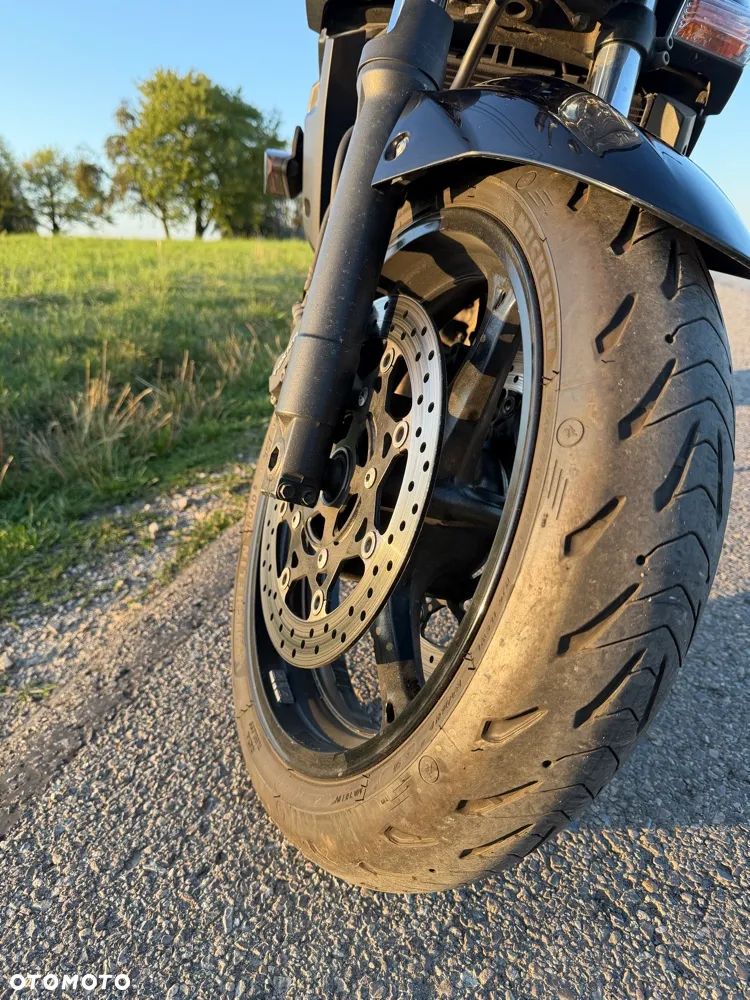Suzuki GSR - 8