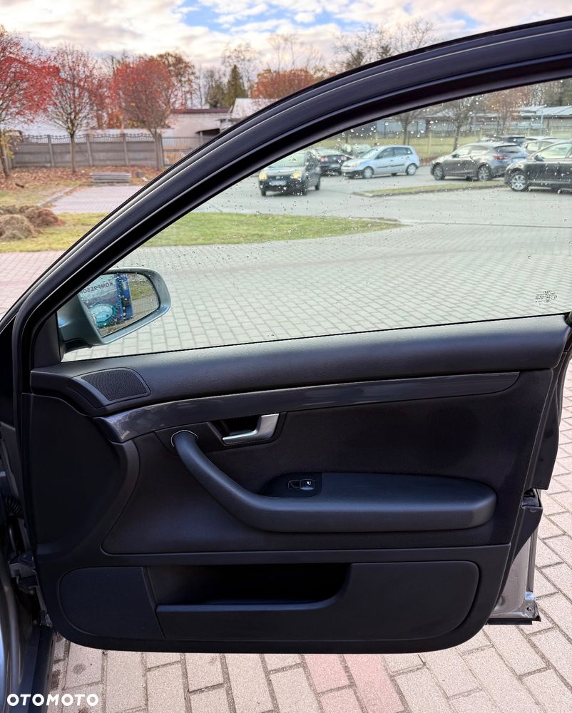 Audi A4 Limousine - 17