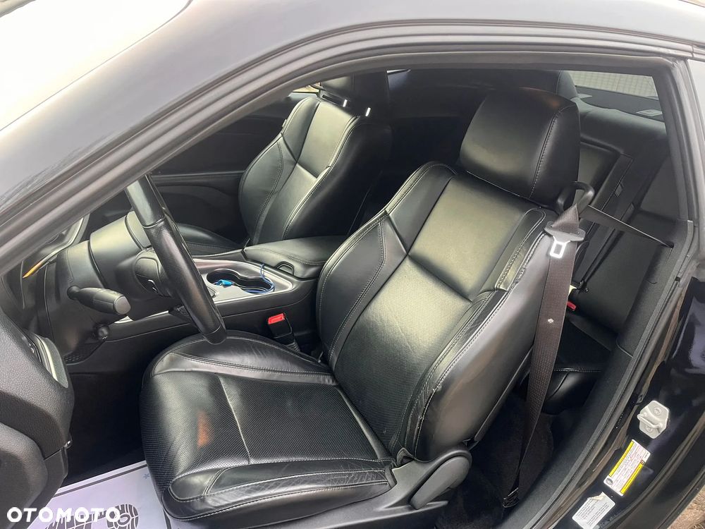 Dodge Challenger - 12