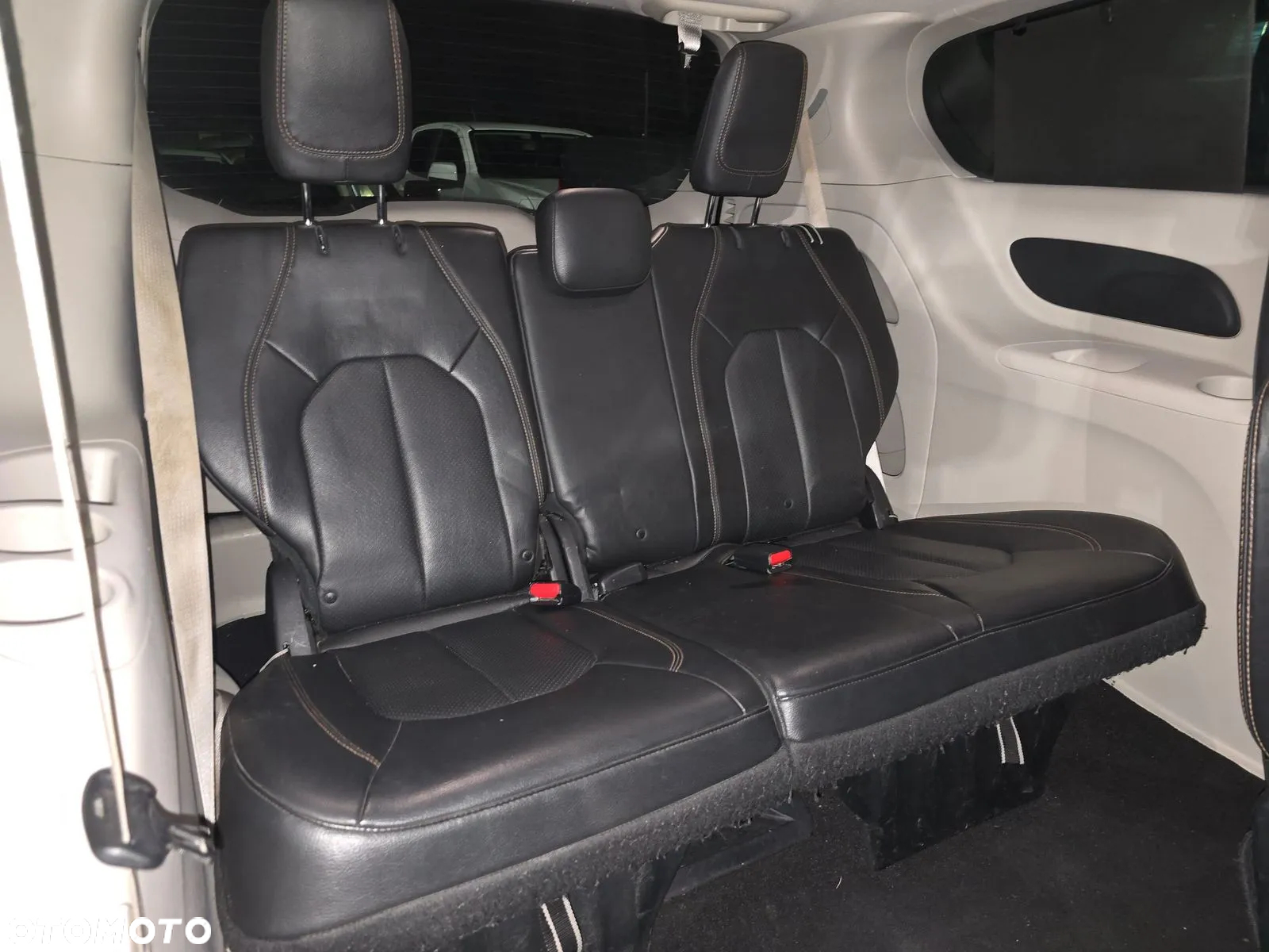 Chrysler Pacifica - 13