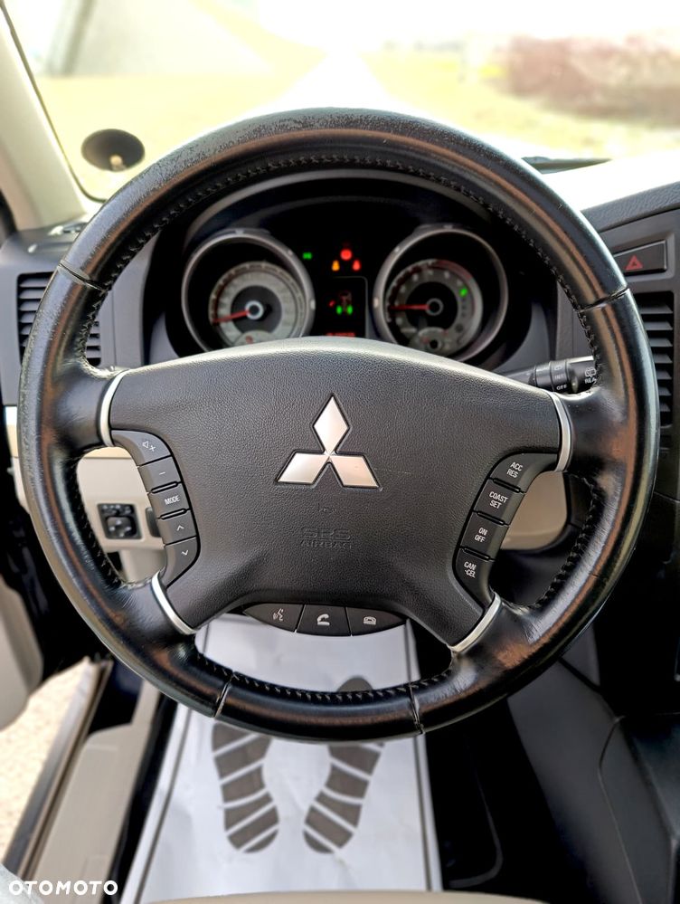 Mitsubishi Pajero 3.2 DID Intense + - 25