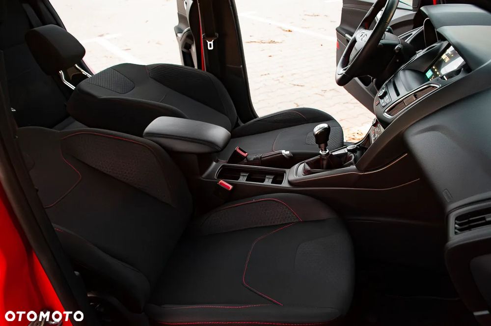 Ford Focus 1.5 EcoBoost ST-Line - 35