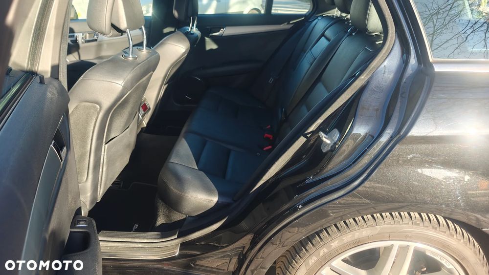 Mercedes-Benz Klasa C 320 CDI 7G-TRONIC Avantgarde - 23