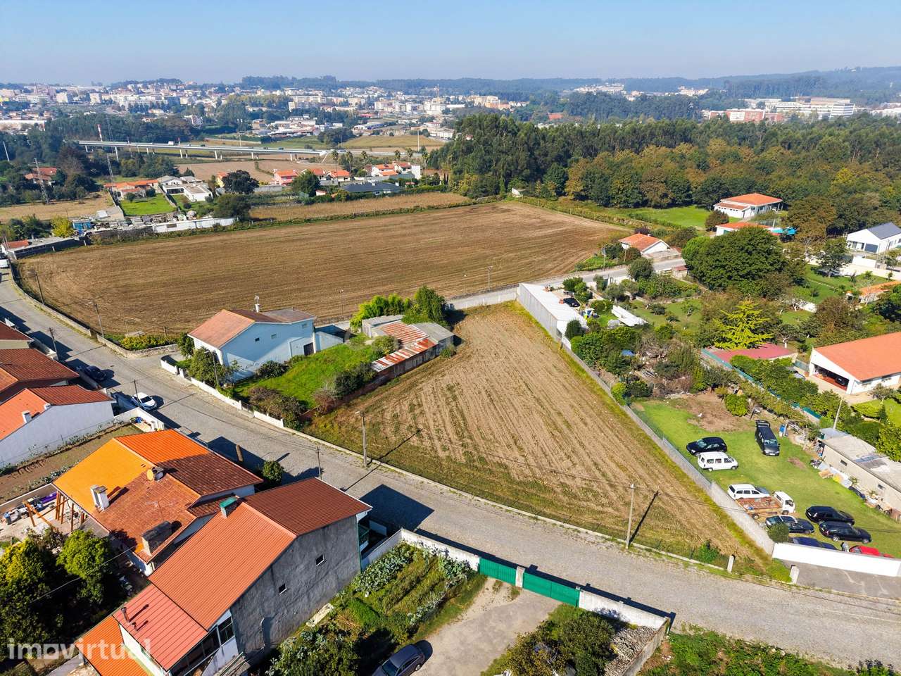 Moradia T3 Isolada de 2 Pisos com Terreno de 3.250 m² | Gondim, Castêl - Grande imagem: 2/21