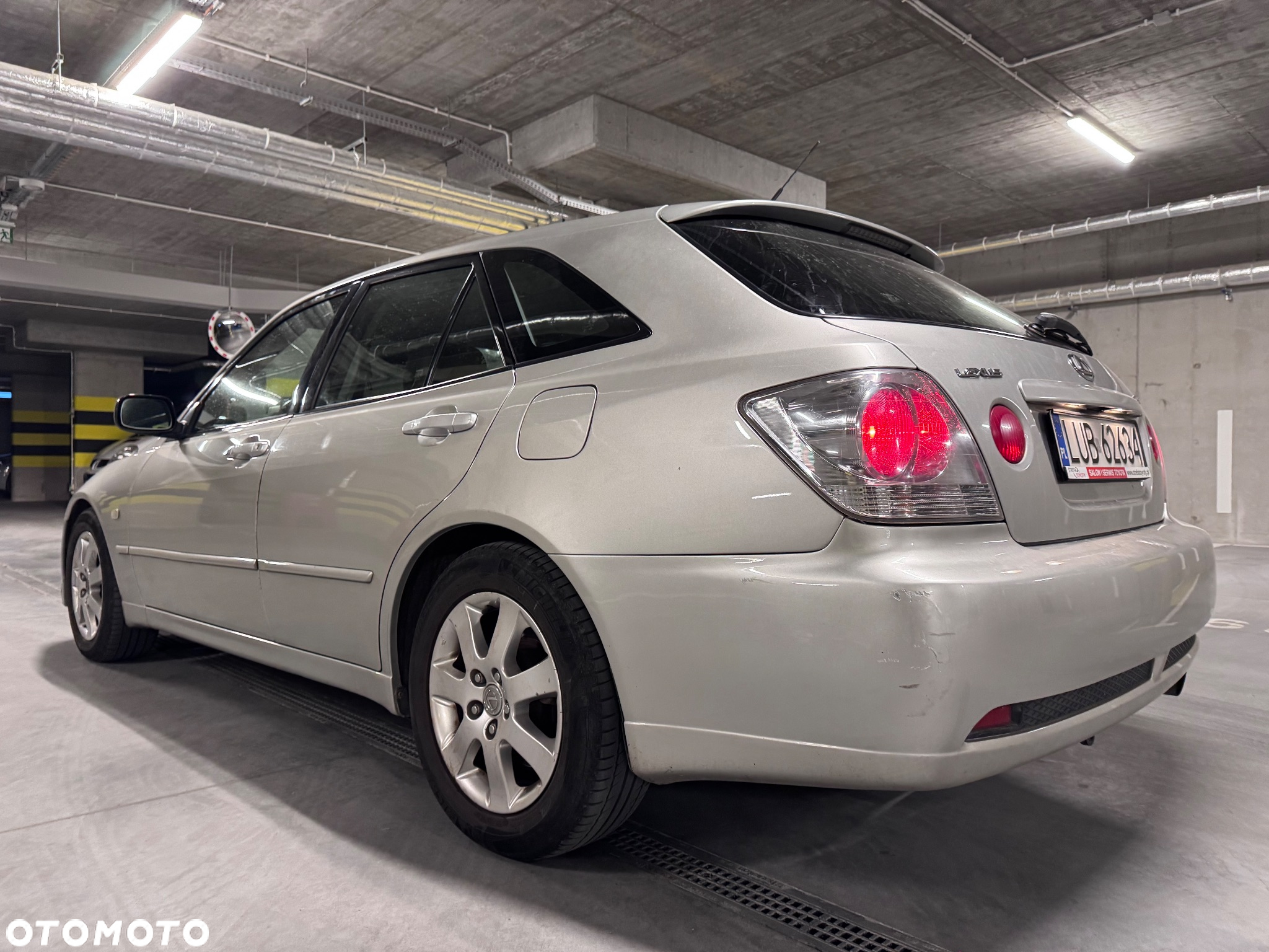Lexus IS 200 SportCross - 32