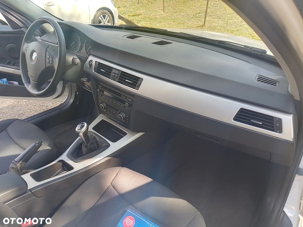 BMW Seria 3 318d DPF - 24