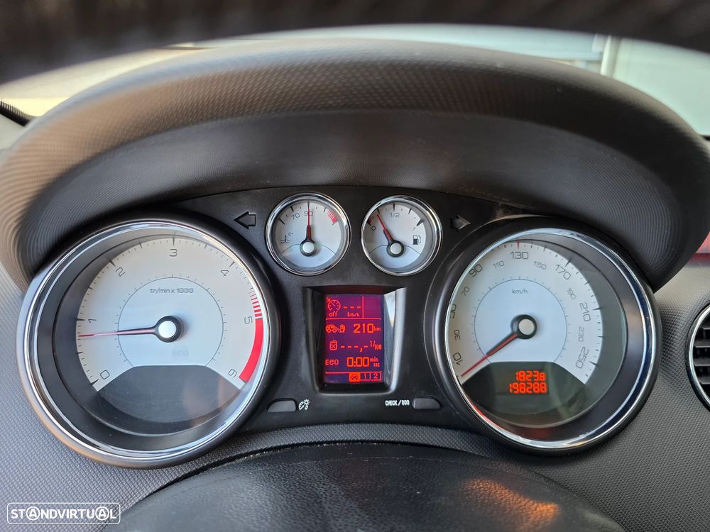 Peugeot 308 1.6 e-HDi Sportium CVM6 - 13