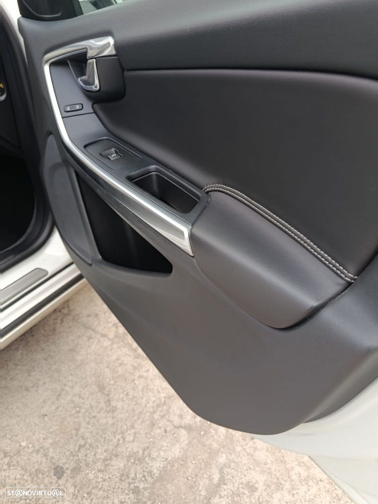 Volvo V60 2.0 D4 R-Design Momentum - 17