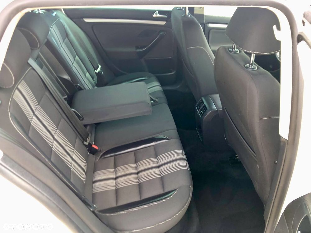 Volkswagen Golf 2.0 TDI DPF MATCH - 7