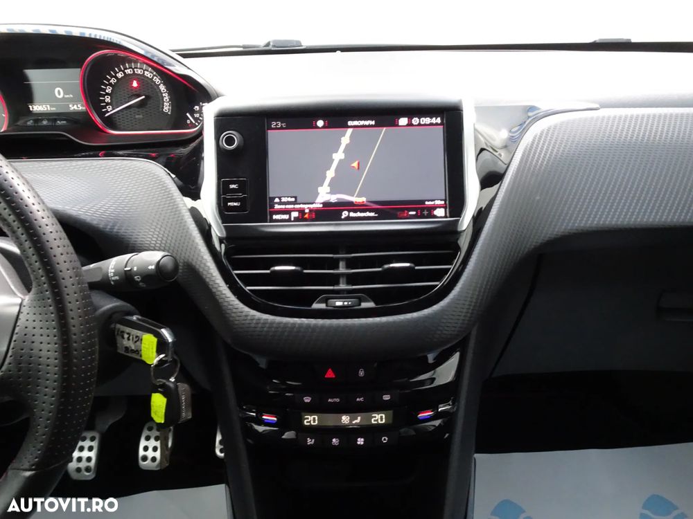 Peugeot 2008 1.2 L PureTech STT GT Line - 19