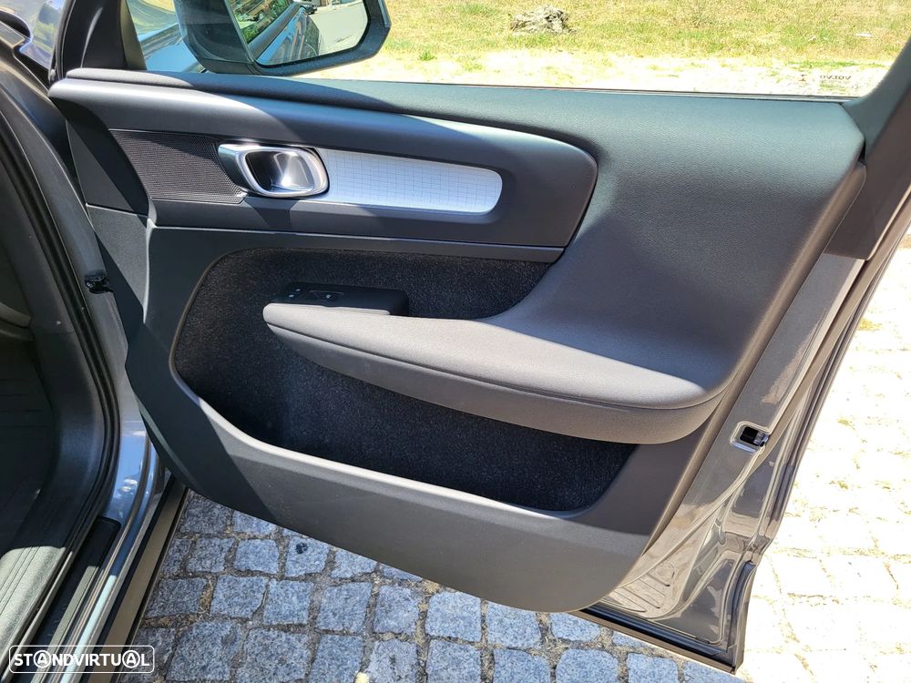 Volvo XC 40 1.5 T3 Tech Edition - 19