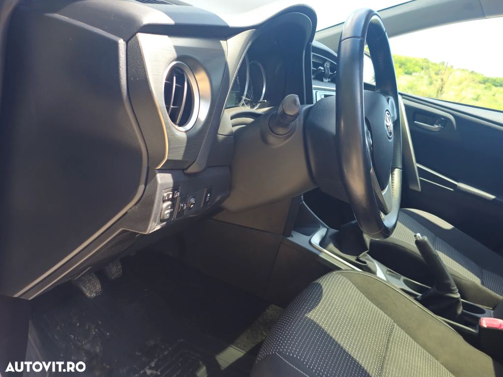 Toyota Auris 1.4 D-4D - 4