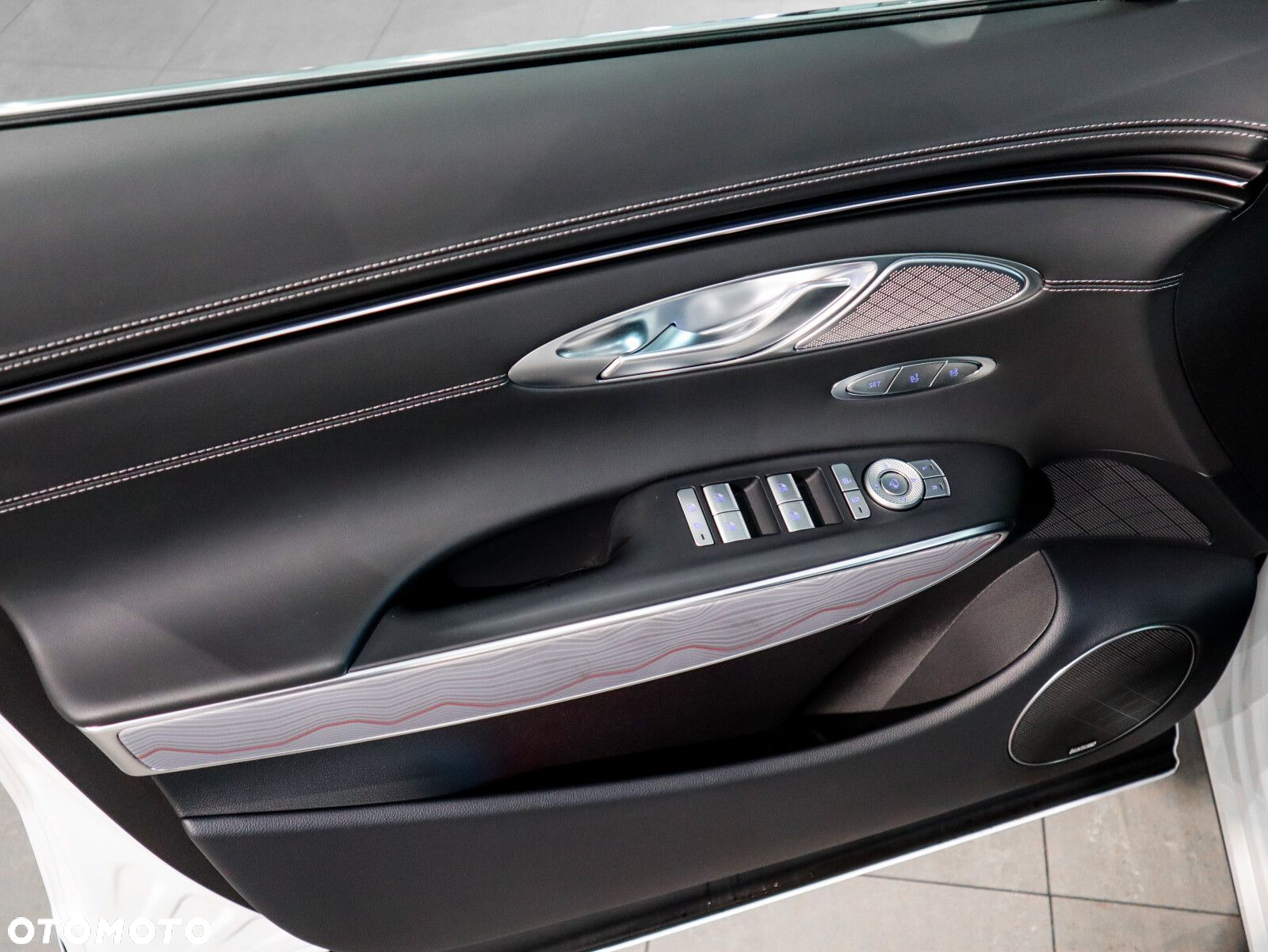 Genesis GV70 2.5T AWD AT8 Luxury Line - 25