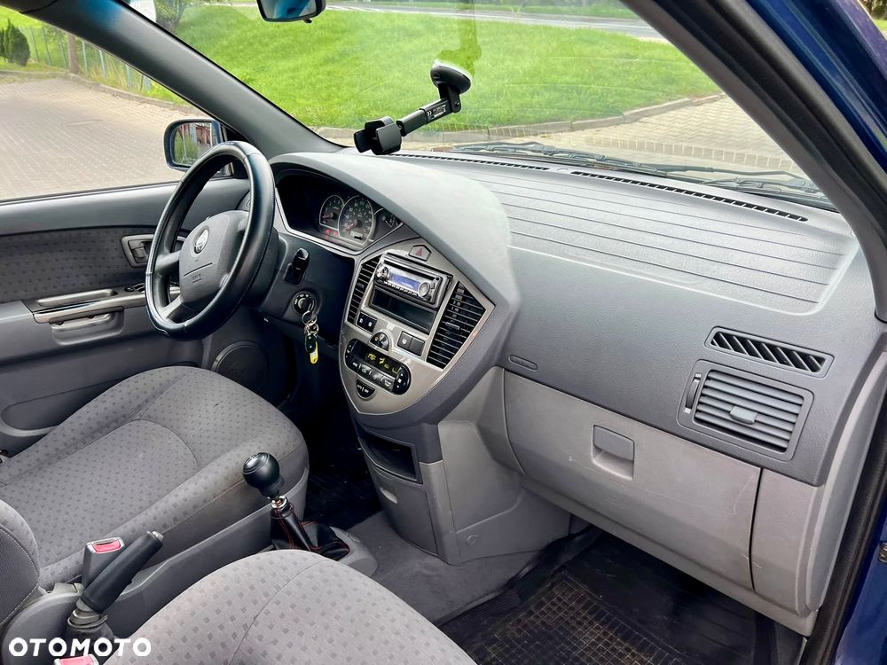 Kia Carens - 20