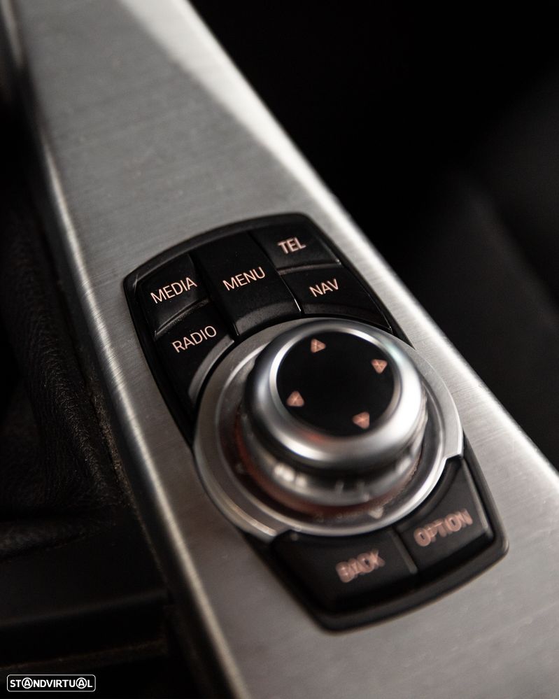 BMW 318 d Pack M - 12