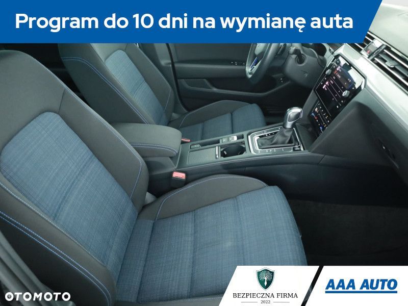 Volkswagen Passat - 9