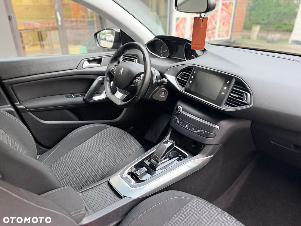 Peugeot 308 BlueHDi 130 EAT8 Business - 24