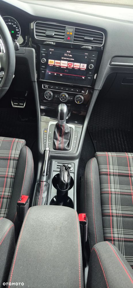Volkswagen Golf 2.0 TSI GTI DSG - 17