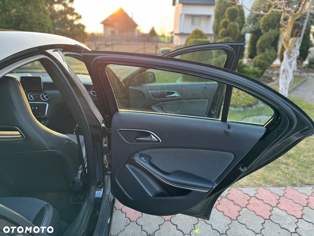 Mercedes-Benz Klasa A 180 BlueEfficiency Edition - 16