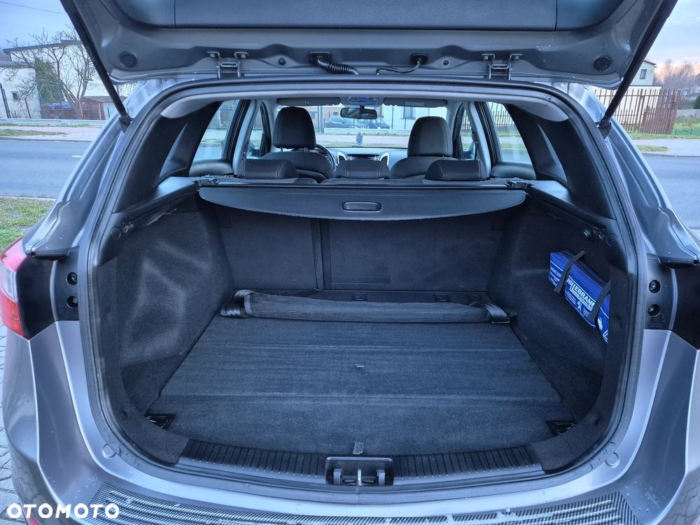 Hyundai i30 1.6 CRDi Fifa World Cup Edition - 10