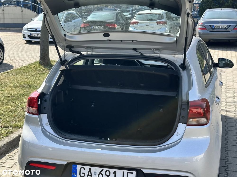 Kia Rio 1.2 M - 10