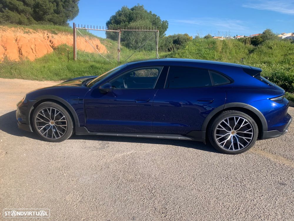 Porsche Taycan Cross Turismo 4 - 2