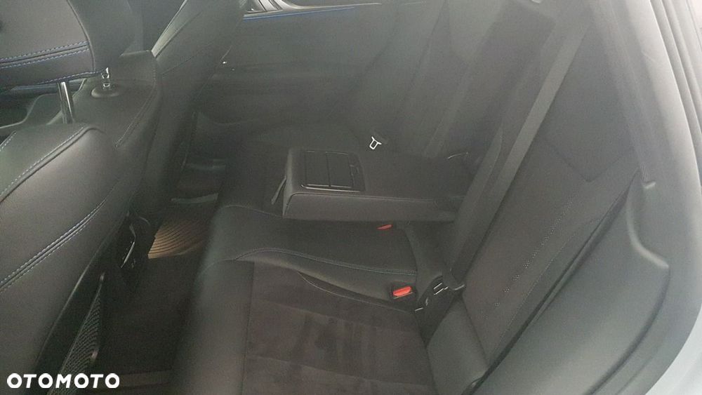 BMW i4 - 12