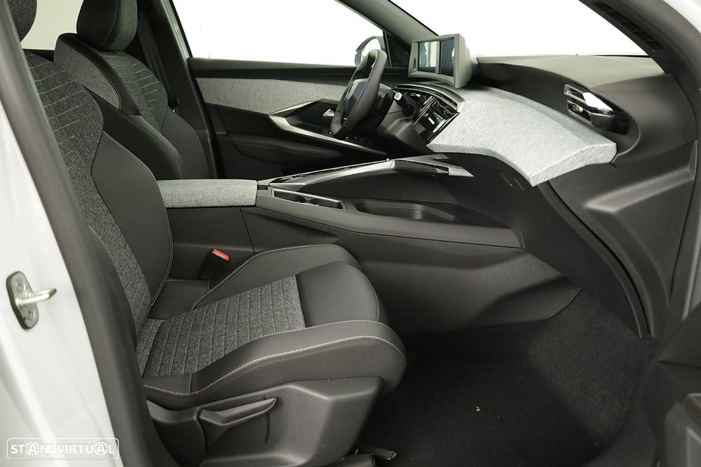 Peugeot 5008 1.2 Hybrid Allure e-DCS6 - 19