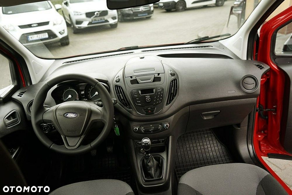 Ford Transit Courier - 17