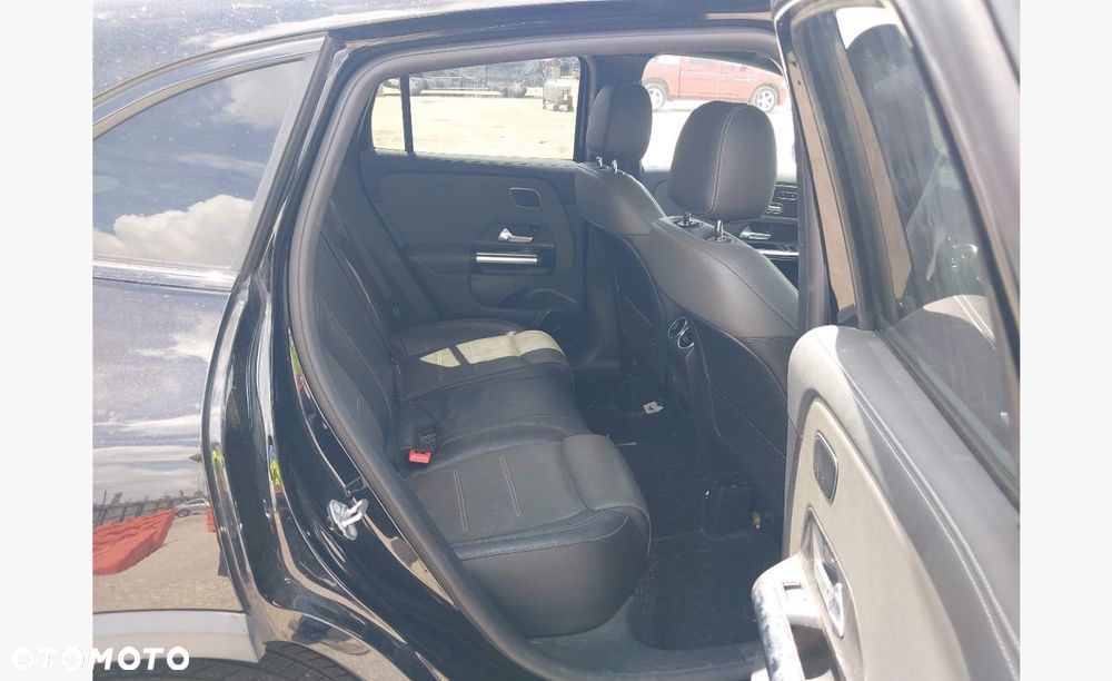 Mercedes-Benz GLA - 11