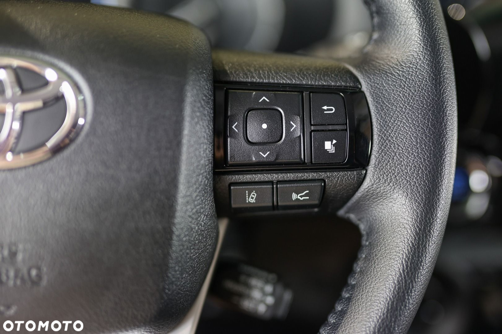 Toyota Hilux - 12