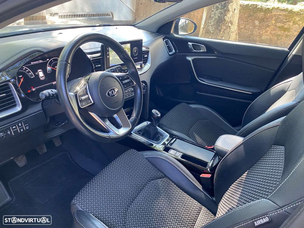Kia XCeed 1.6 CRDi Tech+SRF - 25