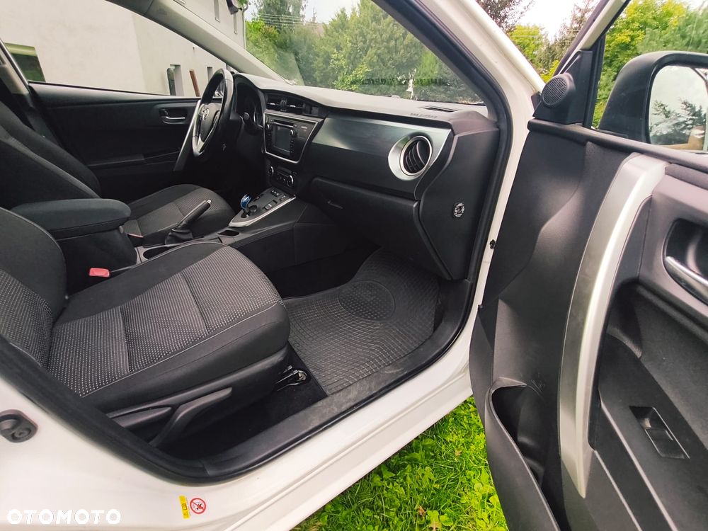 Toyota Auris 1.8 HSD Sol - 5