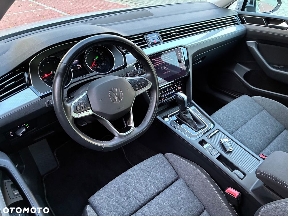 Volkswagen Passat - 11