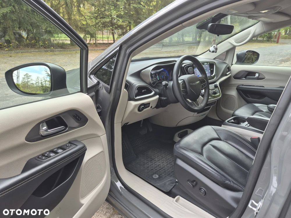 Chrysler Pacifica - 11