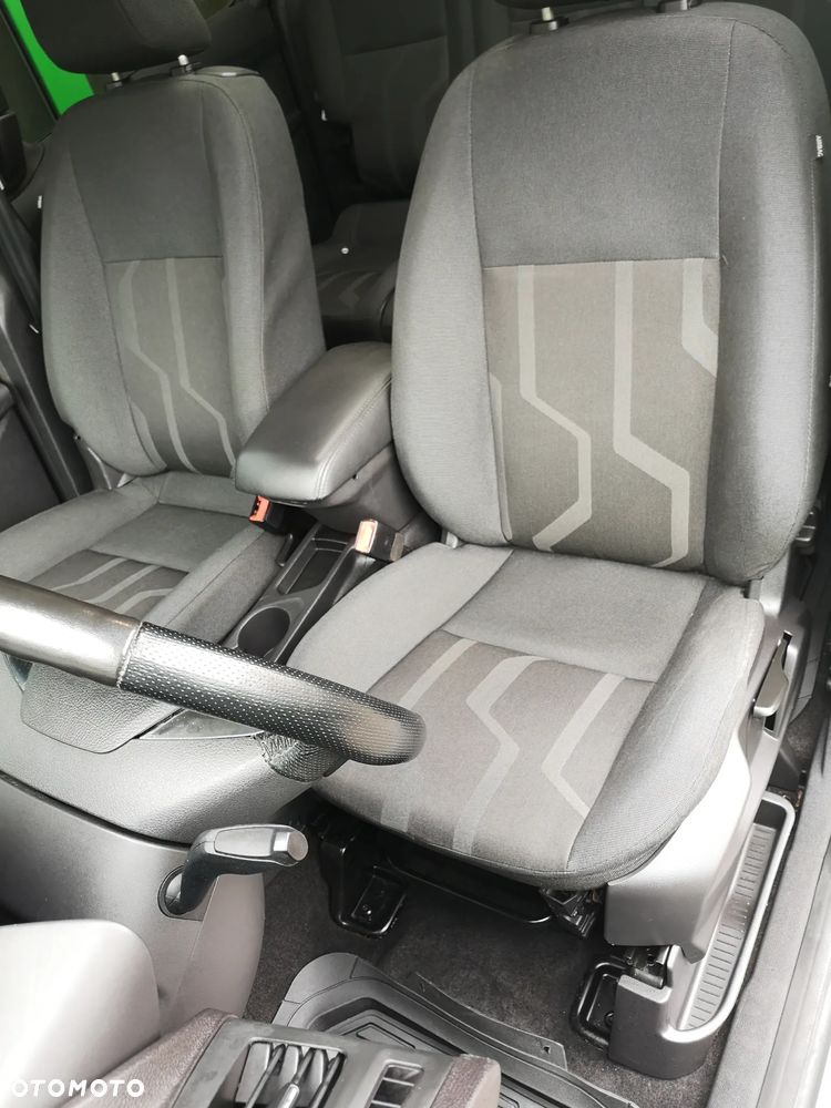 Ford Tourneo Connect Grand - 24