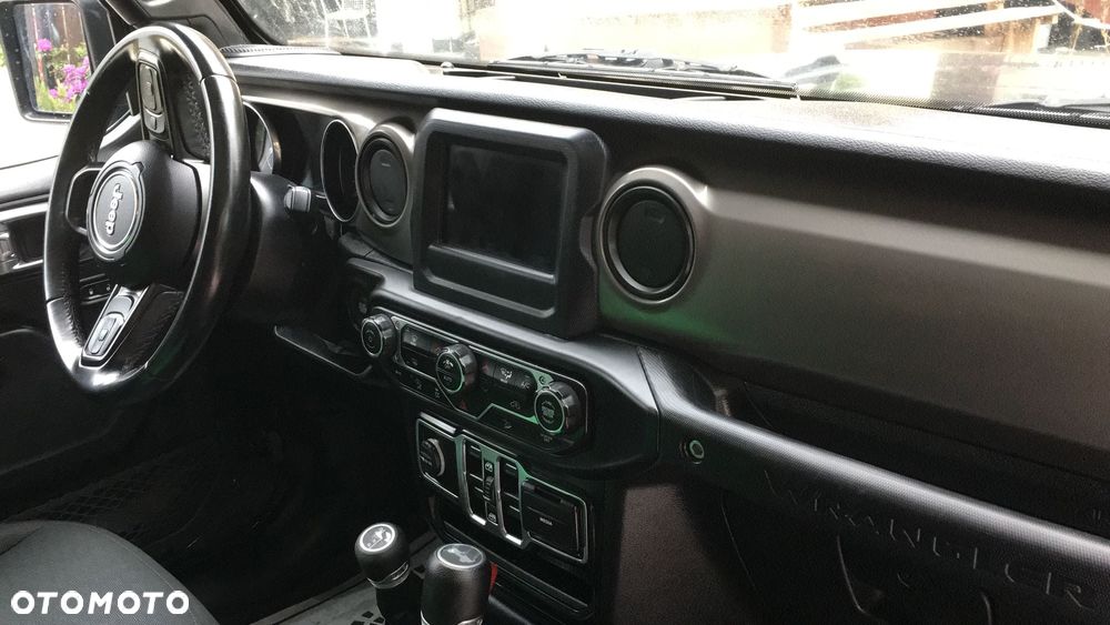 Jeep Wrangler - 9