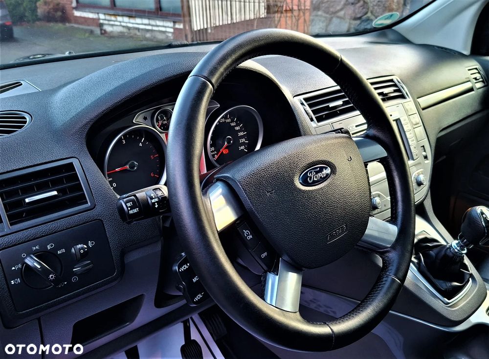 Ford Kuga 2.0 TDCi 4x4 Titanium - 25