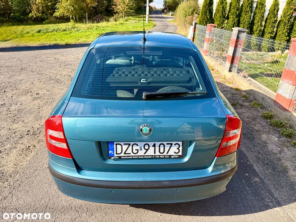Skoda Octavia 1.6 Ambiente - 9