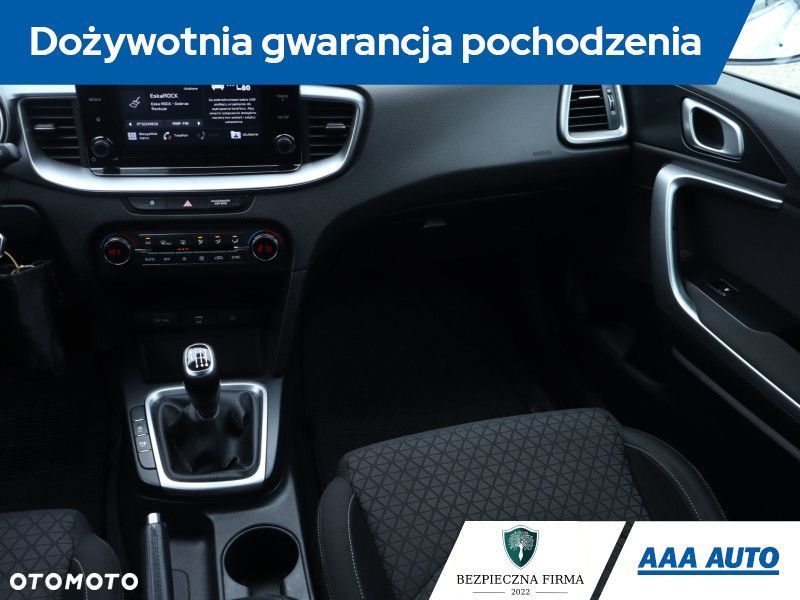 Kia Ceed - 10