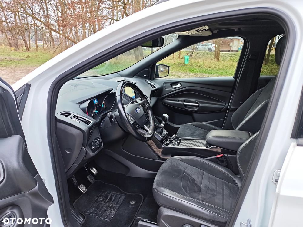 Ford Kuga - 25