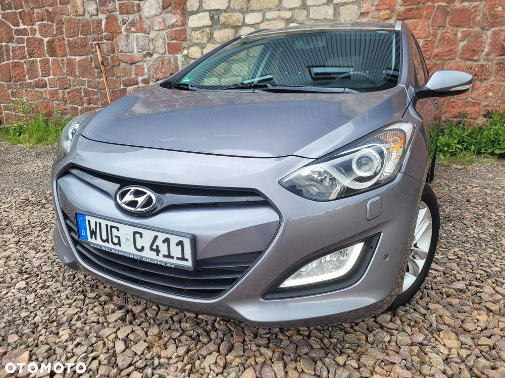 Hyundai i30 i30cw 1.6 Fifa World Cup Edition - 1
