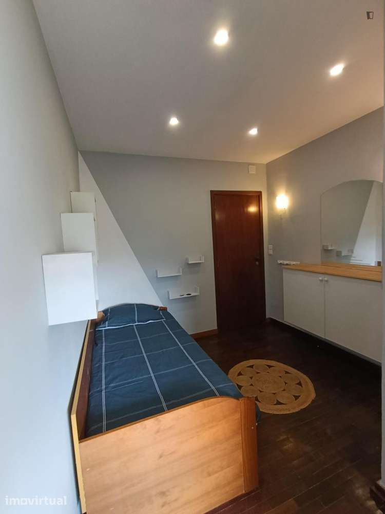 Quarto - localizado em Alta de Santa Clara Coimbra - Grande imagem: 4/14