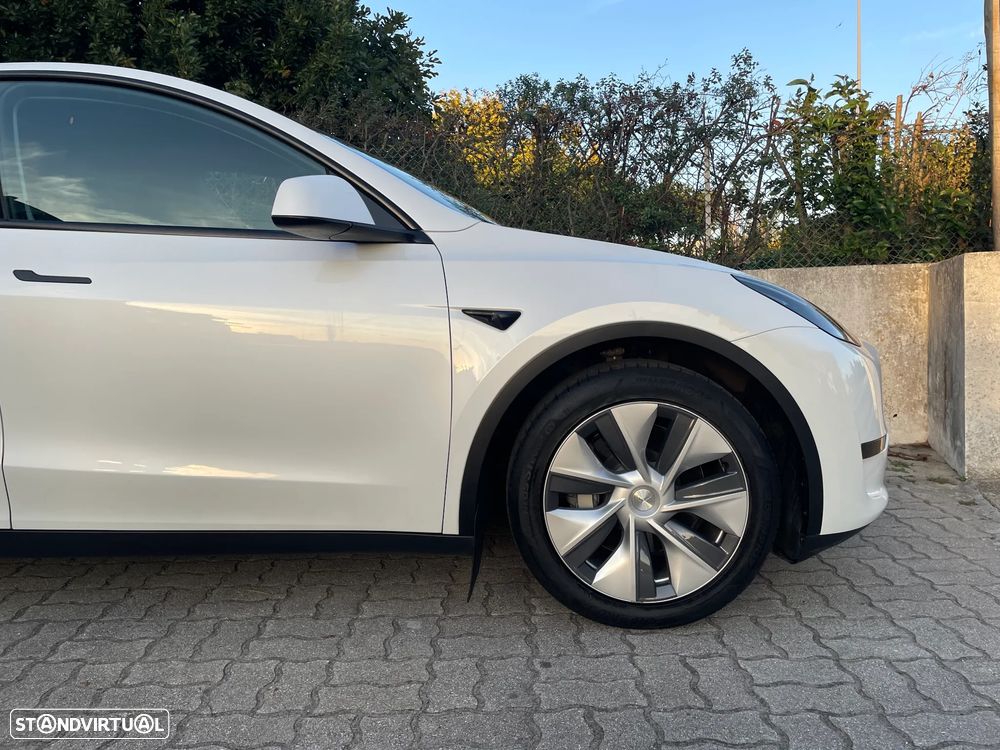 Tesla Model Y RWD - 12