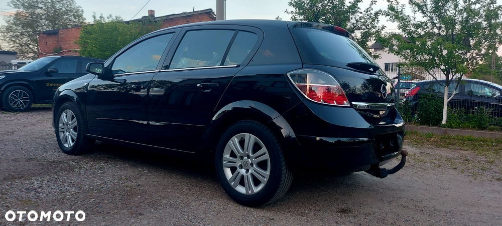 Opel Astra 1.6 Design Edition - 11
