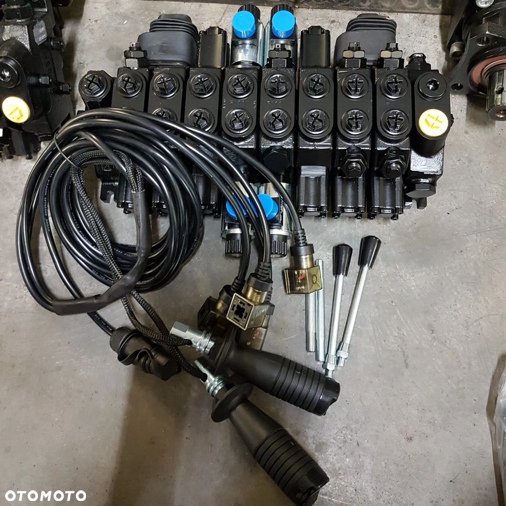 Rozdzielacz elektro-hydrauliczny 8 sekcyjny - 2